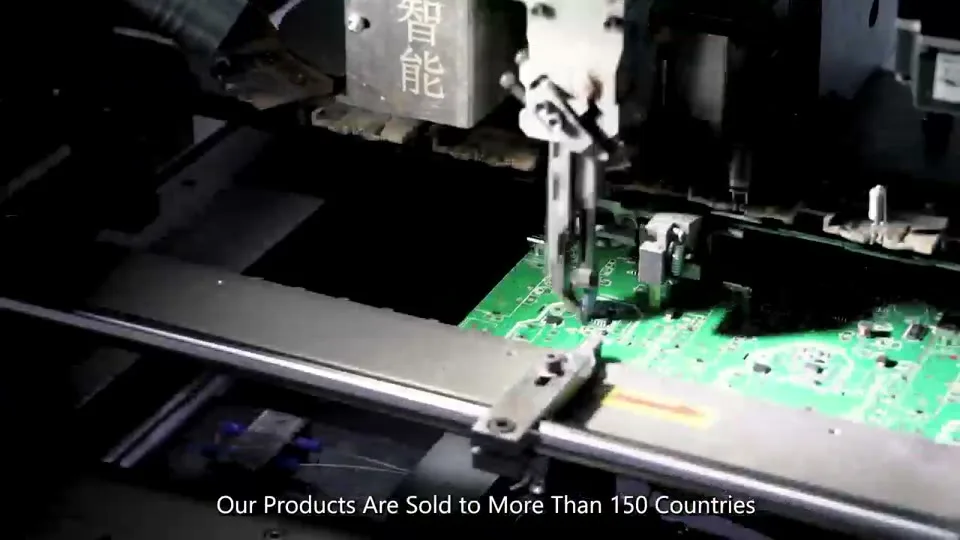 Machine assembling electronics in the JUNUO factory